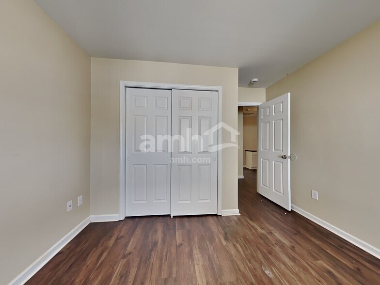Building Photo - 400 Stoney Field Dr