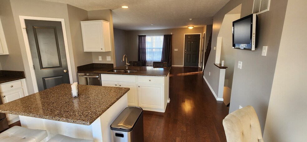 Building Photo - 5637 Crystal Falls St