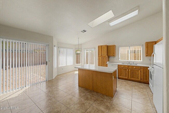 Building Photo - 851 W Palo Verde St