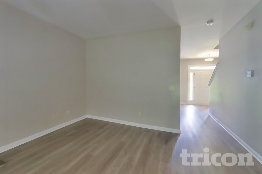 Building Photo - 155 Hickory Hills Dr