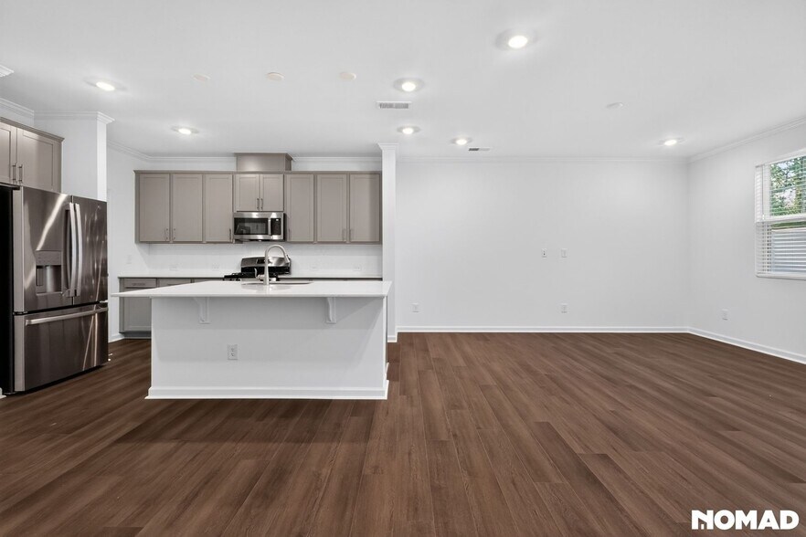 Building Photo - 104 Tree Moss Ct
