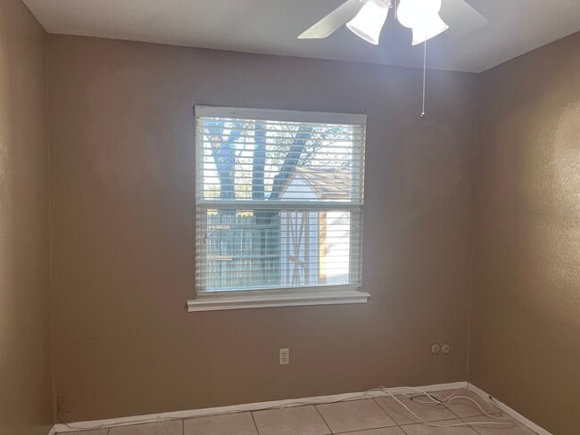 Building Photo - 312 Spring Branch Ln