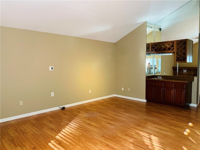 Building Photo - 23665 Meadcliff Pl