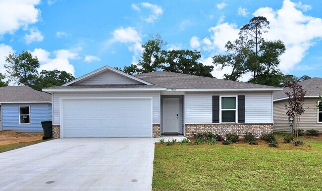 Building Photo - This attractive 3/2 Newer Home is situated...