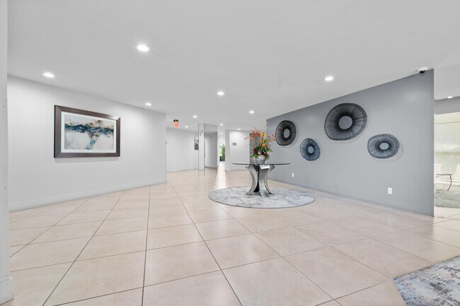 Building Photo - 900 Island Dr