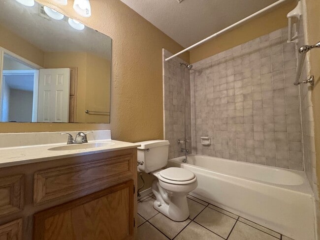 Building Photo - 2402 Simone Dr