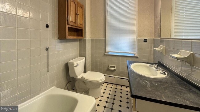 Building Photo - 644 Littlecroft Rd