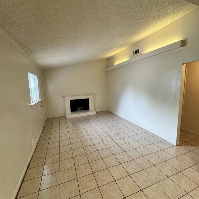 Building Photo - 1626 Royal Hill Dr