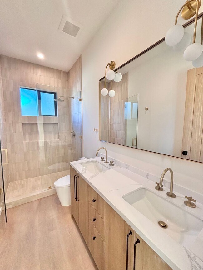 Building Photo - 17852 Saticoy St