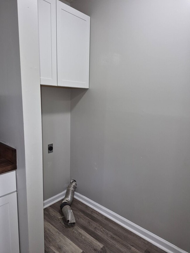 Building Photo - NEW LISTING!