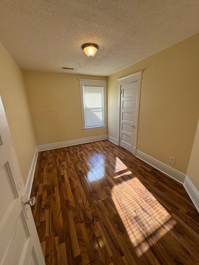 Building Photo - 1704 S 4th St