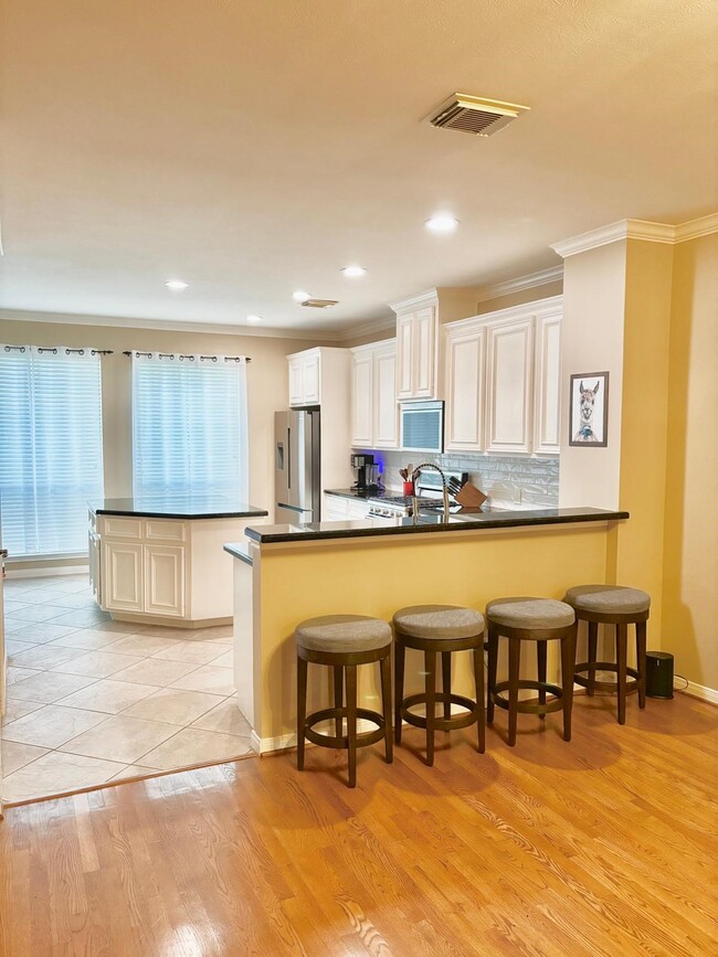 Building Photo - 1310 W Webster St