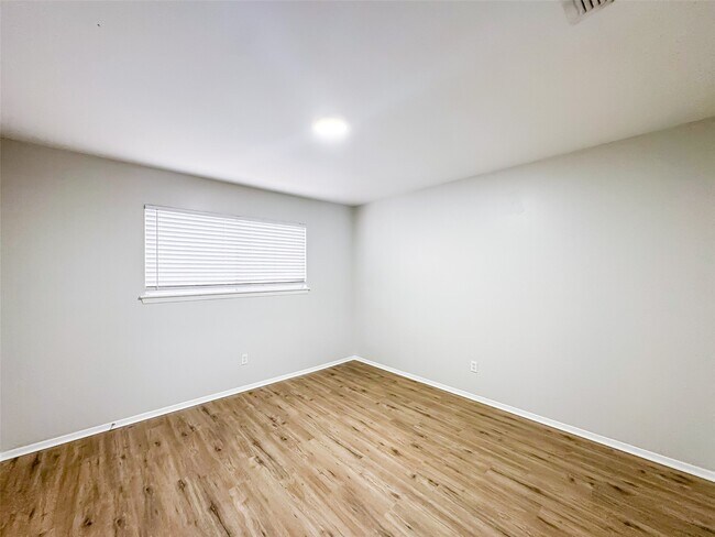 Building Photo - 1715 Moritz Dr