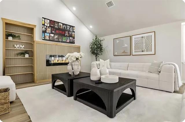 Building Photo - 9690 Fallbrook Dr