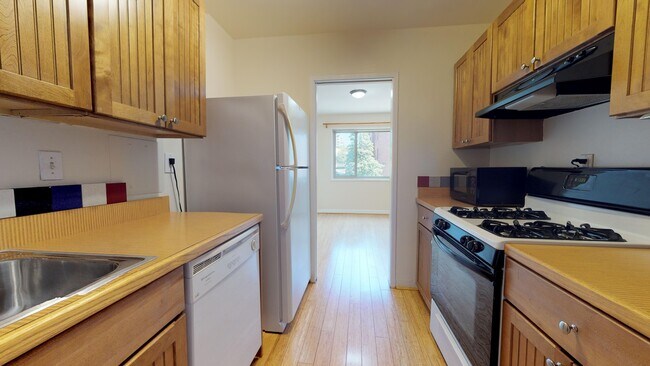 Building Photo - 3900 Tunlaw Rd NW