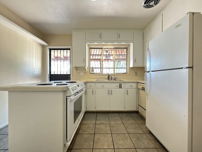 Building Photo - 3 bedroom Home-5th & Palo Verde