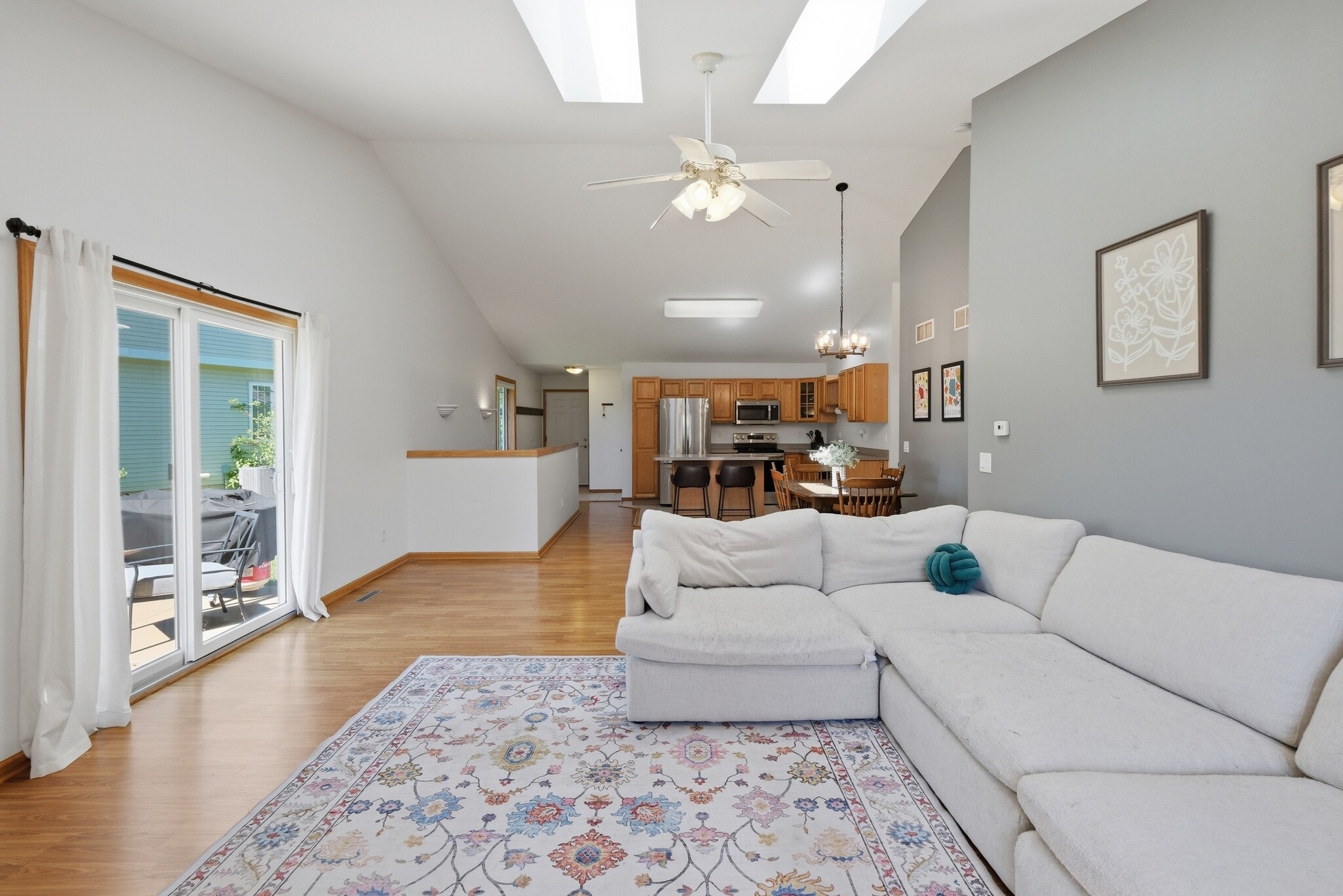 LR & Kitchen - 1051 Tamarack Way