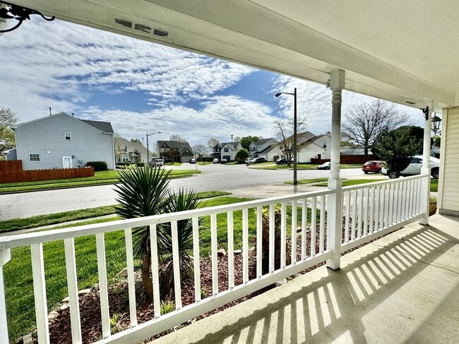 Building Photo - 4-Bedroom Home in Rock Creek Available NOW...
