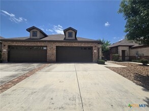 Building Photo - 685 Creekside Cir