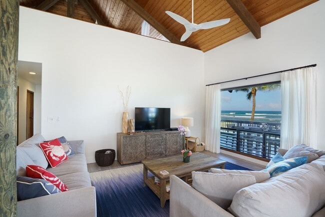 Building Photo - Hawaii Life Presents Mokuleia Beach House 3 bedrooms, 2 full bathrooms, Sleeps 8 - Beautifully bu...