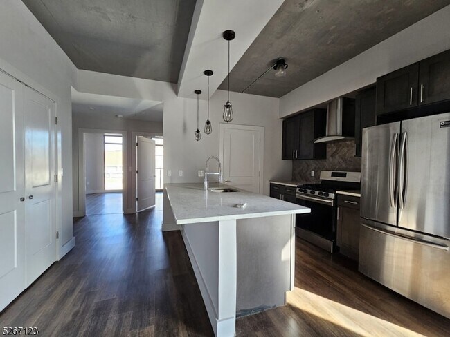 Building Photo - 58 Elm St