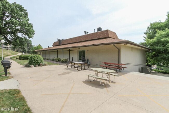 Building Photo - 1923 Viking Dr NW
