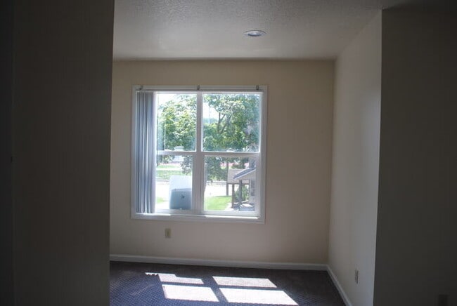 Building Photo - STUDIO/SEMI 1 BEDROOM - AVAILABLE AUGUST 2023!