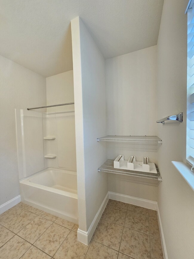 Building Photo - "Charming 3-Bed, 2-Bath Oasis in Austin!!