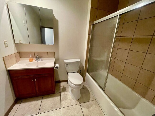 Building Photo - 2405-B E Pacific St