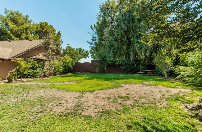 Building Photo - Stunning Woodward Park, Northeast Fresno, ...