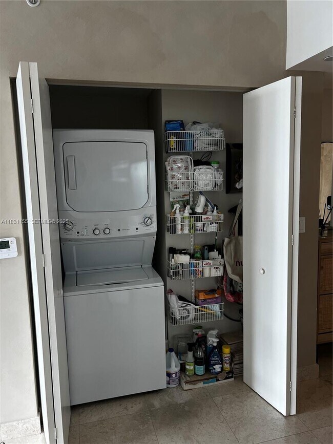 Building Photo - 350 S Miami Ave