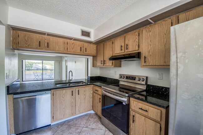 Building Photo - 12829 Briarlake Dr