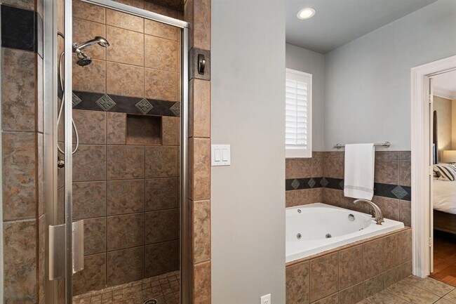 Building Photo - 2963 Settler's Way Dr