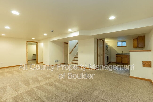 Building Photo - 4690 Sioux Dr