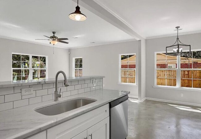 Building Photo - 5018 Wilburn Ave