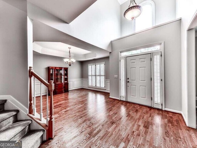 Building Photo - 2045 Town Lake Hills W
