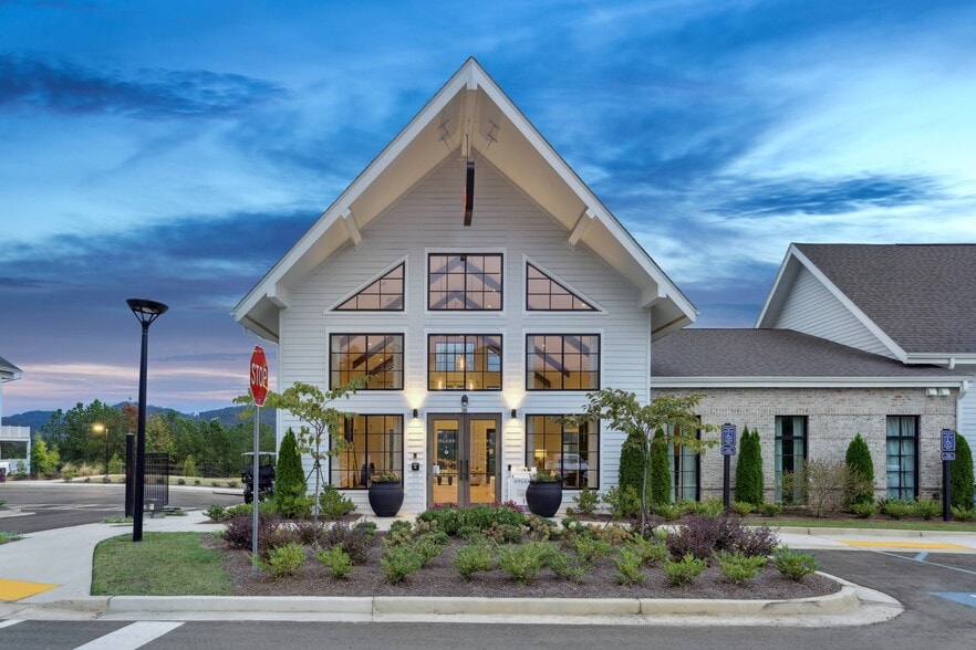 Building Photo - Upland Emerson