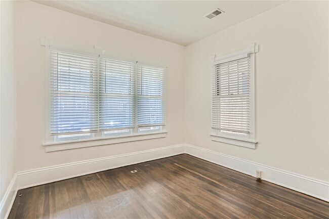 Building Photo - 1587 St Paul St