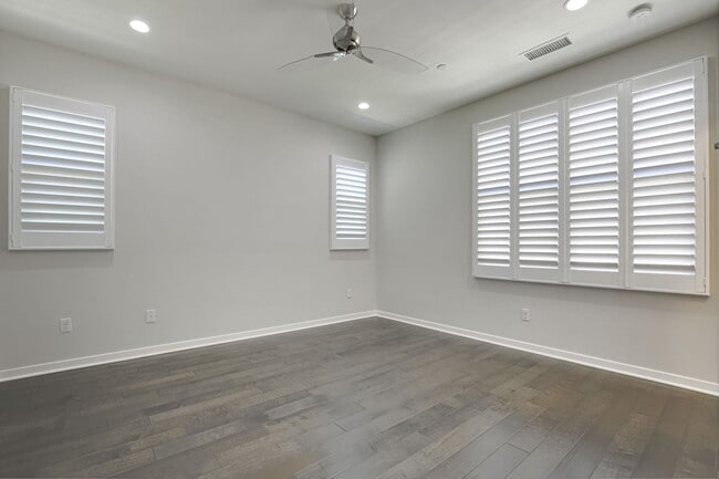 Building Photo - For Lease – 4 Bed / 3 Bath Townhome with 2-Car Garage