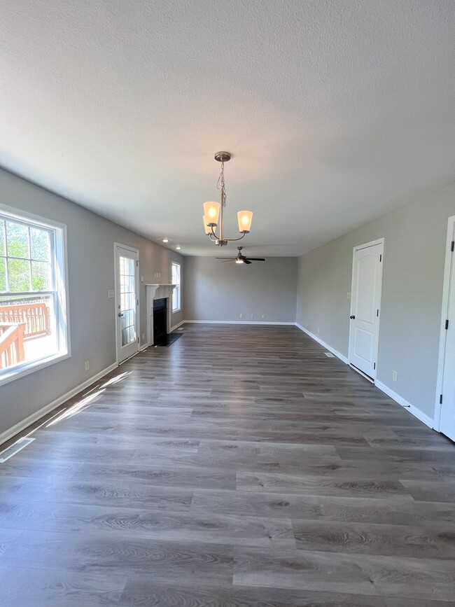 Building Photo - Beautiful 3-Bedroom Home with Bonus Room, ...