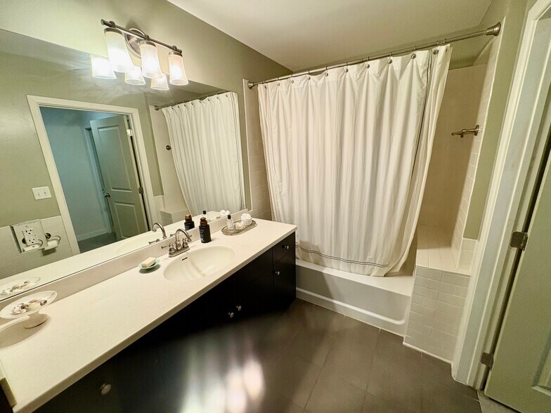 Building Photo - 200 Manufacturers Rd