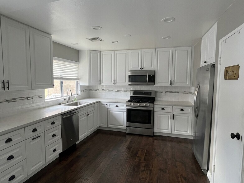 Building Photo - 10554 Andasol Ave