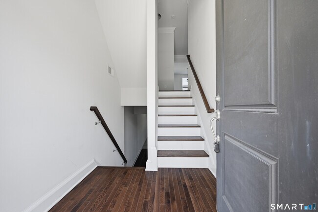 Building Photo - 15 Moorland Dr