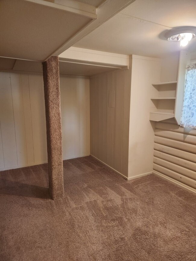 Building Photo - Lower Level Apartment