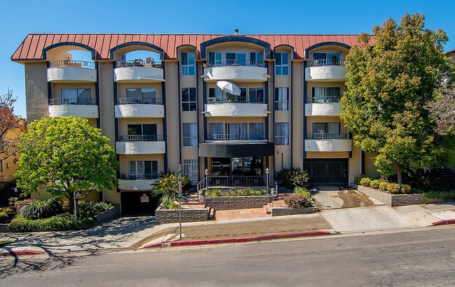 Building Photo - 1221 N Kings Rd