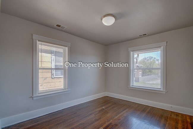 Building Photo - 456 Tyler St