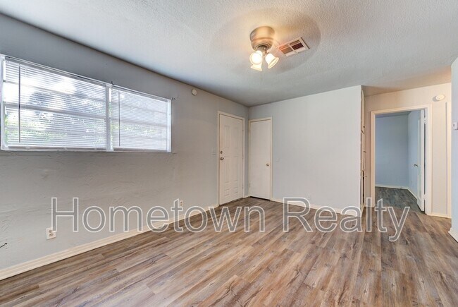 Building Photo - 9809 N McKinley Ave