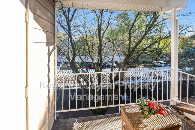 Building Photo - 650 S Main St