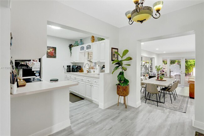 Building Photo - 5509 SW 6th St