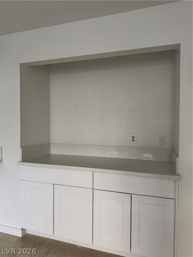 Building Photo - 4320 Sanderling Cir